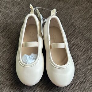 Baby GAP cream flats toddler size 7